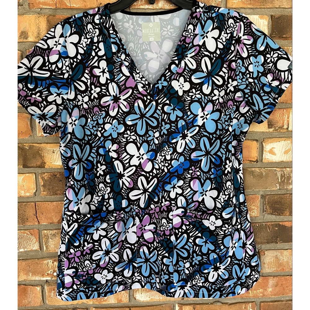MedCouture Prints Multicolored Floral Short Sleeve Medical Scrub Top Medium